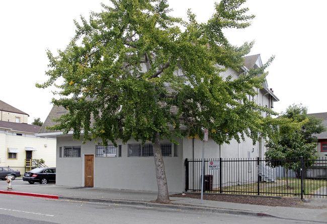 1127 Chestnut St in Oakland, CA - Foto de edificio - Building Photo