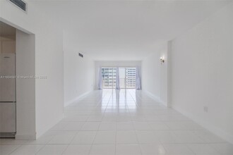 1980 S Ocean Dr, Unit 18G in Hallandale Beach, FL - Building Photo - Building Photo
