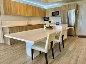 2960 NE 207th St in Aventura, FL - Building Photo - Building Photo