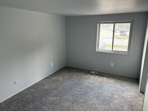 24961 Mayfair St in Flat Rock, MI - Building Photo - Building Photo