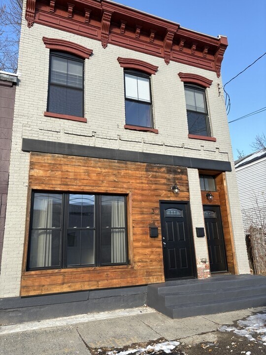 3 102nd St in Troy, NY - Building Photo