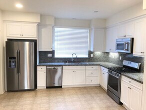 6392 Pictor Ct in Eastvale, CA - Building Photo - Building Photo