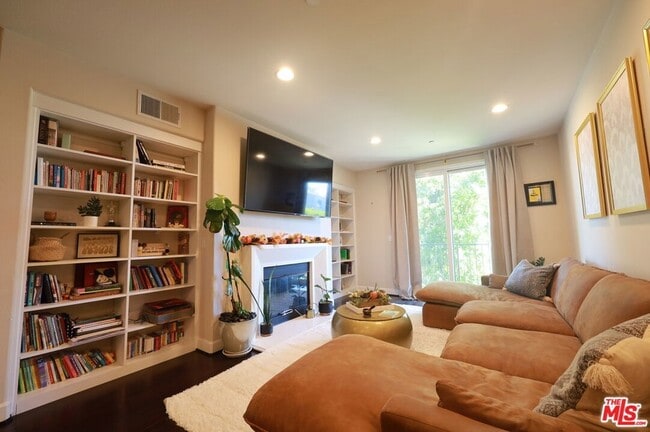 14412 Killion St in Los Angeles, CA - Building Photo - Building Photo