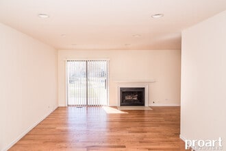 1523 Johnstown Ct in Wheaton, IL - Building Photo - Building Photo