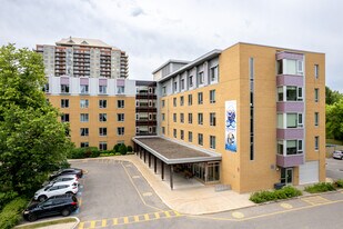 Residence Riviera in Laval, QC - Building Photo