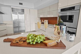 3301 NE 183rd St, Unit 2606 in Aventura, FL - Building Photo - Building Photo