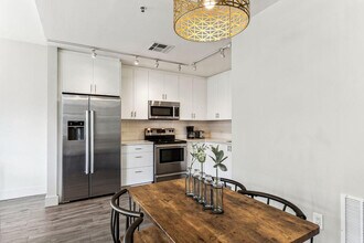 1111 Tulane Ave in New Orleans, LA - Building Photo - Building Photo