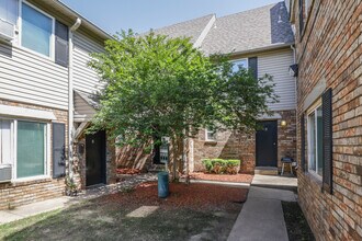 Parkwood Townhomes in Tulsa, OK - Building Photo - Building Photo