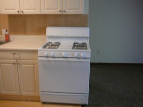457 W 8th St, Unit 1st floor front #1 in Erie, PA - Building Photo - Building Photo