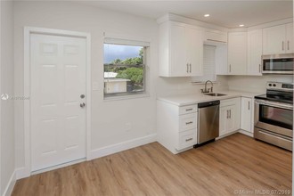 930 SW 24th Ct-Unit -C in Miami, FL - Building Photo - Building Photo