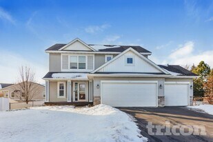 21444 Hytrail Cir in Lakeville, MN - Building Photo