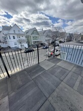 325 Highland Ave, Unit 2 in Somerville, MA - Foto de edificio - Building Photo