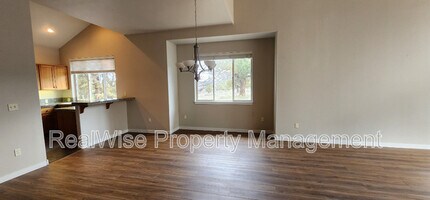 1445 Highland Vw in Redmond, OR - Building Photo - Building Photo