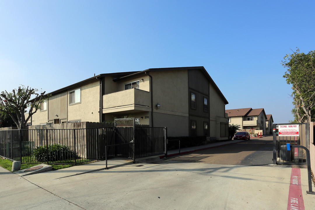 Sycamore Arms in San Diego, CA - Building Photo