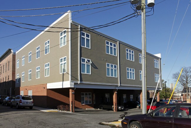 Old Manchester Plaza in Richmond, VA - Foto de edificio - Building Photo