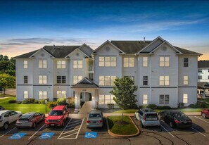 2010 Starlight Ln, Unit 2A in Hagerstown, MD - Building Photo