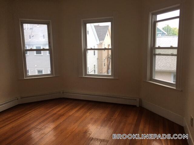 7 Timon Ave in Brookline, MA - Building Photo - Building Photo