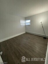 61 Willow St in Carteret, NJ - Building Photo - Building Photo