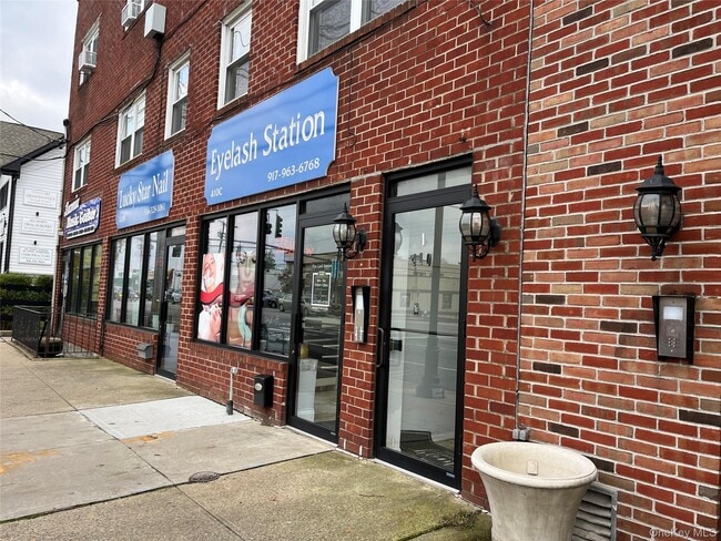 410 Jericho Tpke in North Hempstead, NY - Building Photo - Building Photo