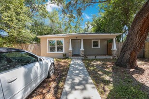 3835 18th Ave S in St. Petersburg, FL - Building Photo