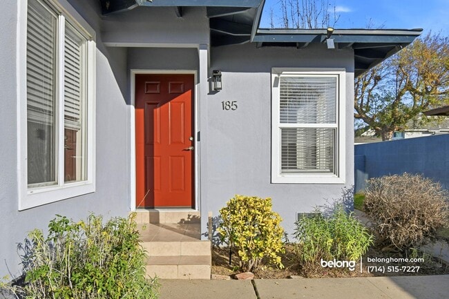185 N Batavia St in Orange, CA - Foto de edificio - Building Photo