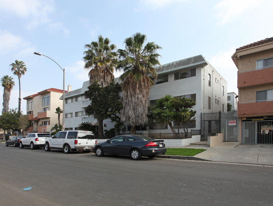 1430 Hi Point St in Los Angeles, CA - Building Photo