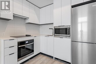 1007 The Queensway in Toronto, ON - Building Photo - Building Photo