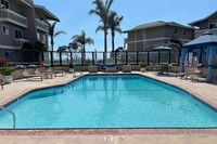 Beachfronter Townhome Apartments in Ventura, CA - Foto de edificio - Building Photo