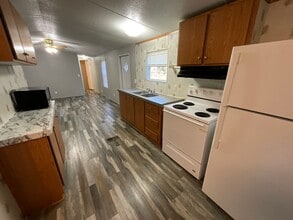 5553 Hartsfield Rd in Marianna, FL - Building Photo - Building Photo