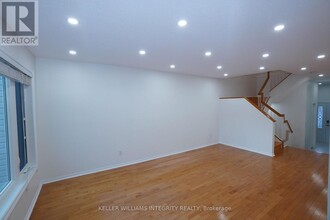 6052 Pineglade Crescent in Ottawa, ON - Building Photo - Building Photo