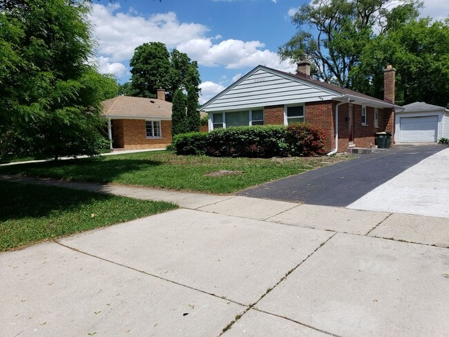 property at 729 S Chestnut Ave