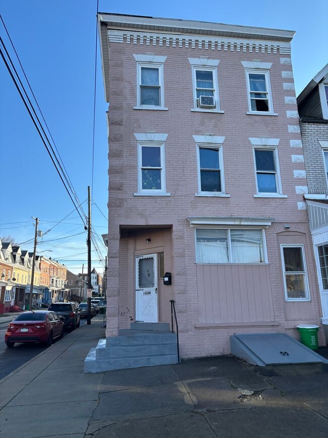 property at 1428 W Gordon St