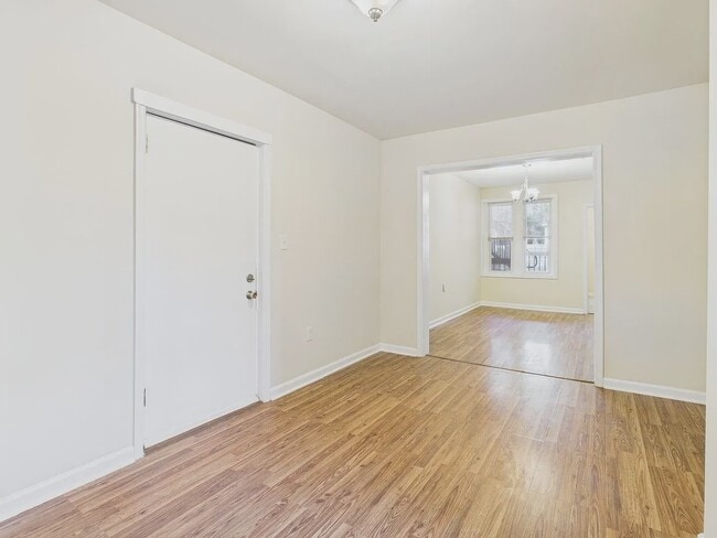 2400 Barton Ave in Richmond, VA - Foto de edificio - Building Photo