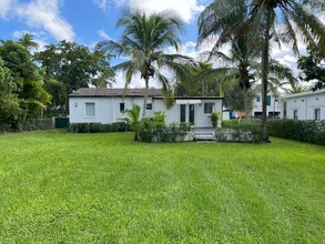 6415 SW 82nd St in Miami, FL - Building Photo - Building Photo