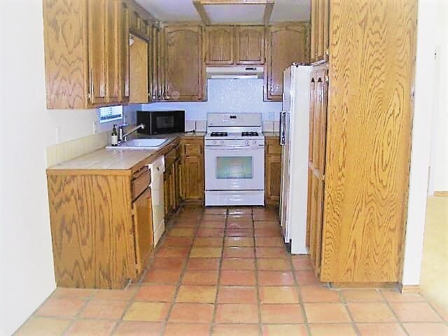 property at 24450 Mccray Ct