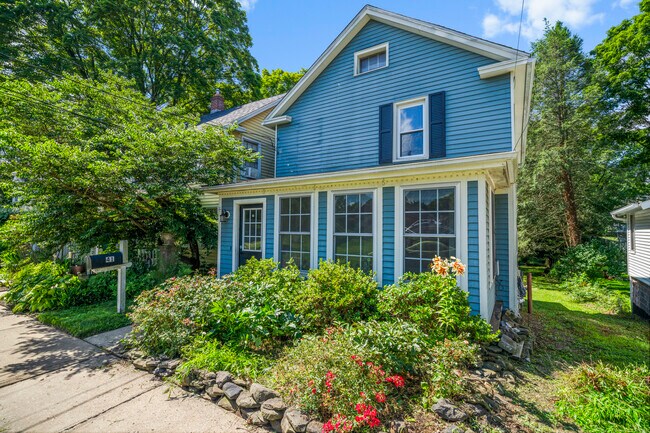 41 Wallingford Rd in Cheshire, CT - Building Photo - Building Photo