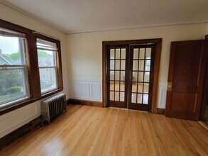 52 Nixon St, Unit 2 in Boston, MA - Foto de edificio - Building Photo