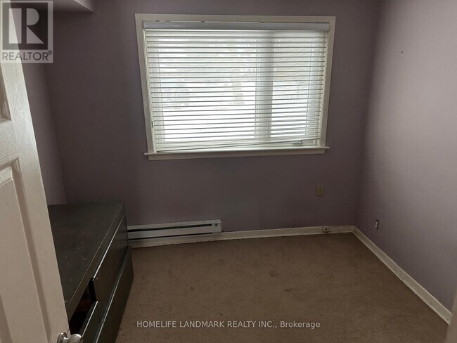 10 Oscar Ct in Toronto, ON - Building Photo - Building Photo