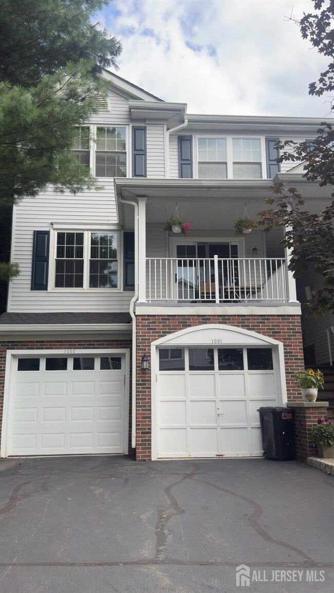 1001 Worthington Ct