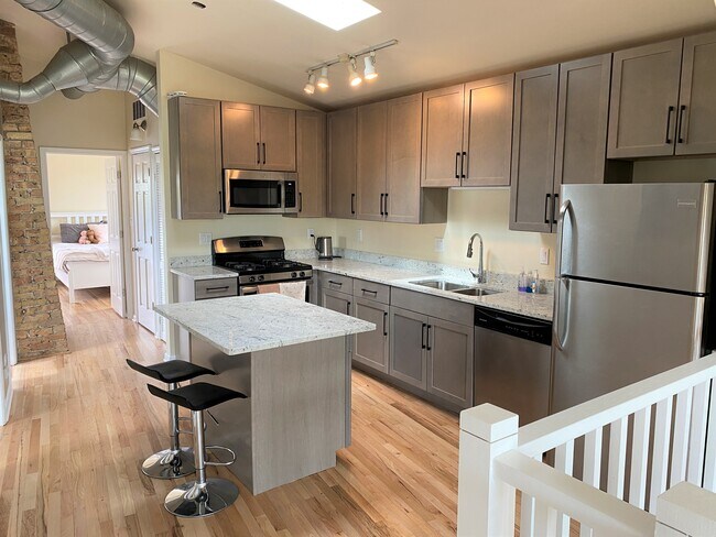 3326 N Bell Ave, Unit 4