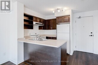120 Dallimore Cir in Toronto, ON - Building Photo - Building Photo