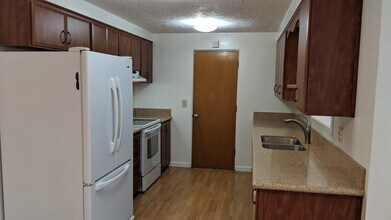 35633 Zephyr Way in Pleasant Hill, OR - Building Photo - Building Photo