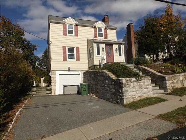 24 Beechwood Ave in Harrison, NY - Building Photo - Building Photo