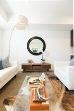 14827 Victory in Van Nuys, CA - Foto de edificio - Interior Photo