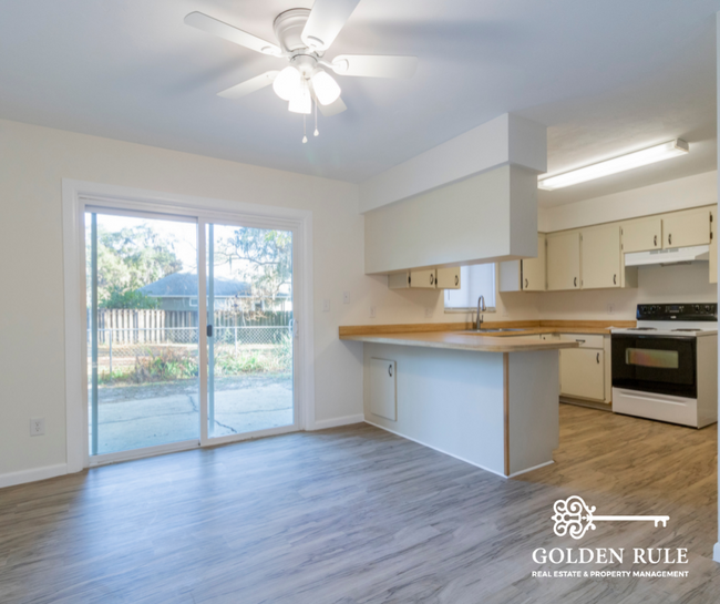 8104 SW 53 Pl in Gainesville, FL - Foto de edificio - Building Photo