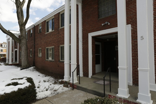 Bel Charlton in Pittsburgh, PA - Building Photo - Building Photo