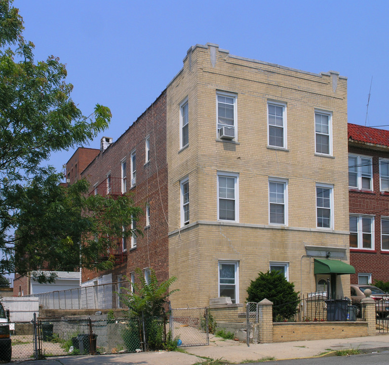 4163 Barnes Ave in Bronx, NY - Building Photo