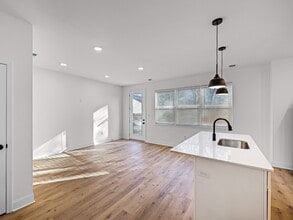 521 Lambuth Blvd, Unit A in Jackson, TN - Foto de edificio - Building Photo