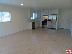 732 S Leland St in Los Angeles, CA - Building Photo