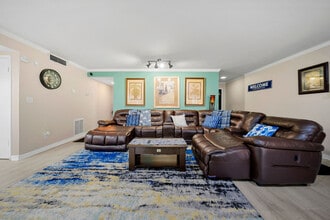 23 Doranne Ct SE, Unit 23 in Smyrna, GA - Foto de edificio - Building Photo